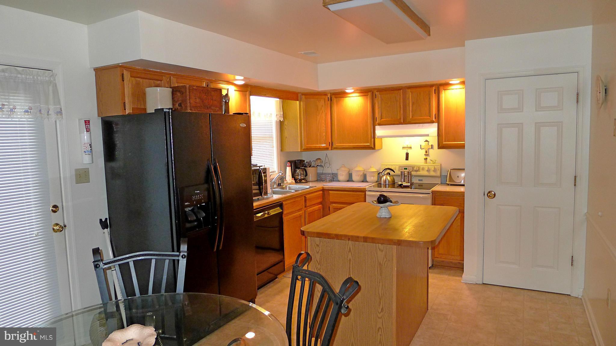 COLONIAL SQUARE - Residential