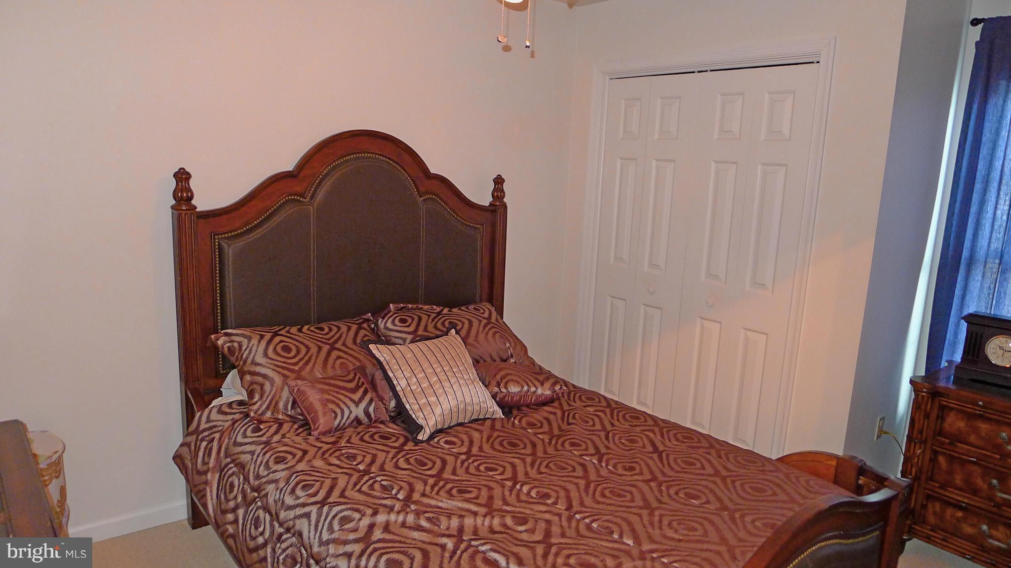 COLONIAL SQUARE - Residential