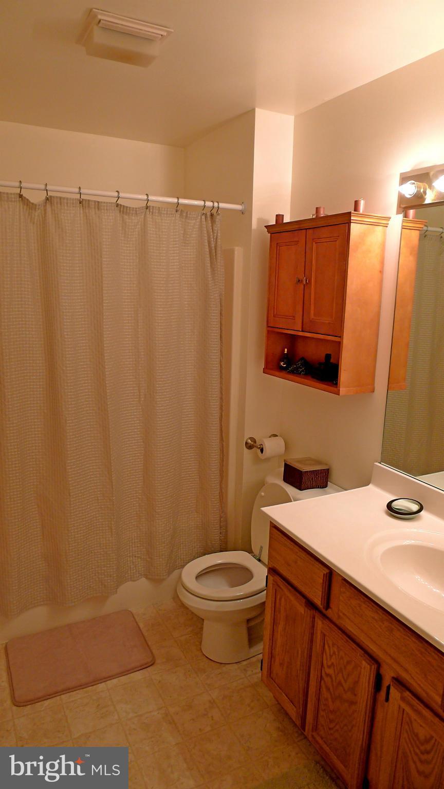 COLONIAL SQUARE - Residential