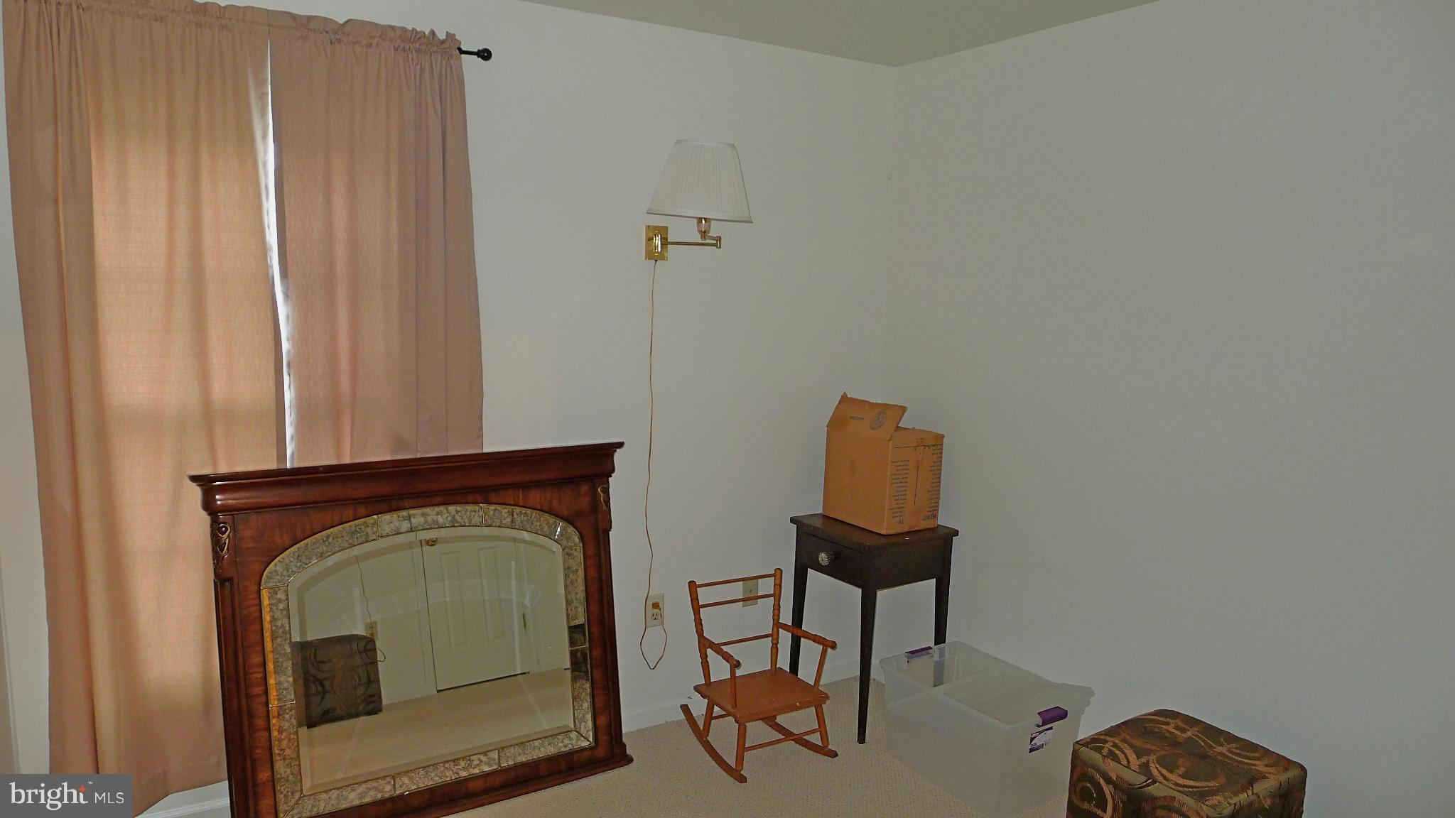 COLONIAL SQUARE - Residential