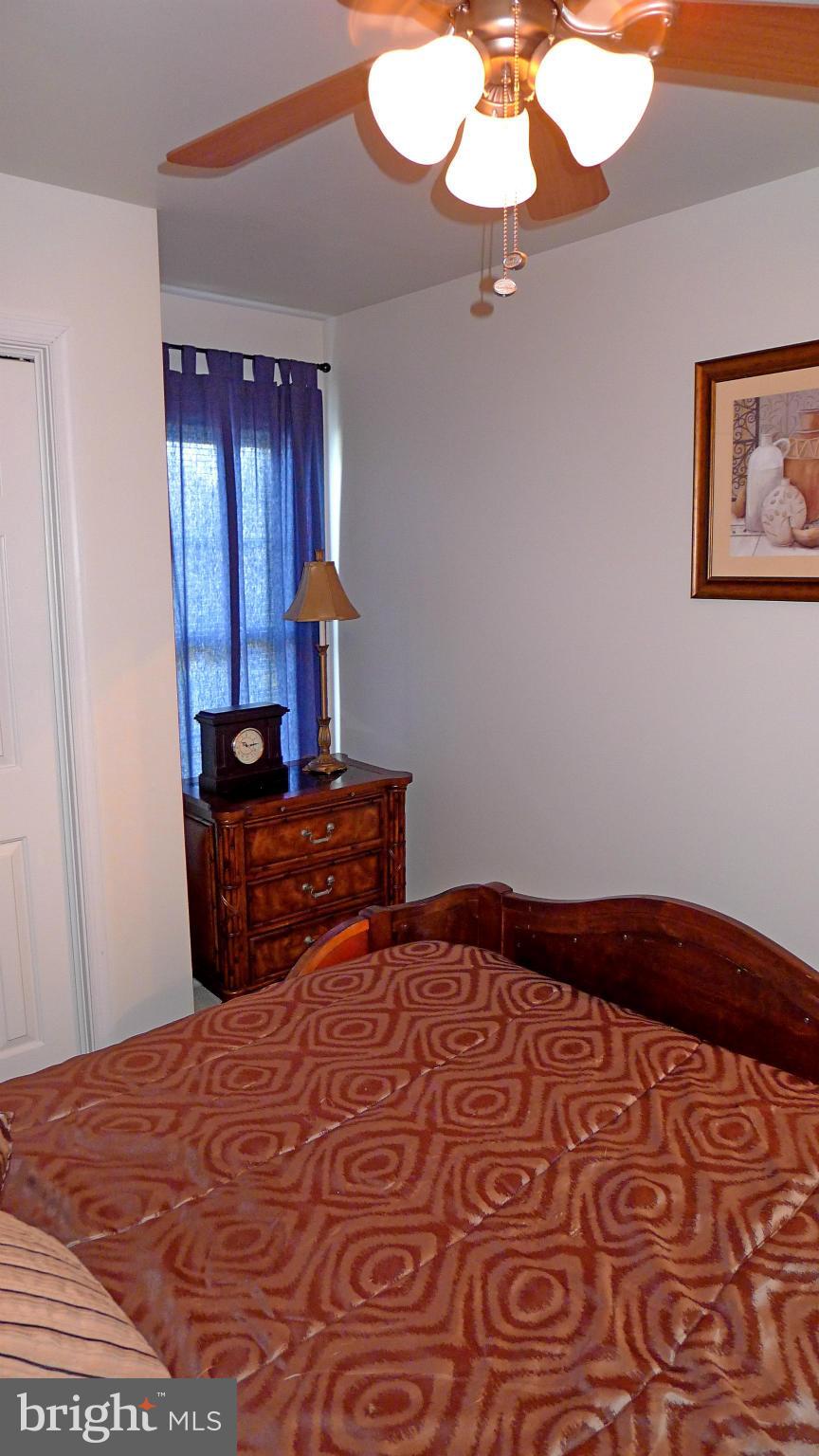 COLONIAL SQUARE - Residential