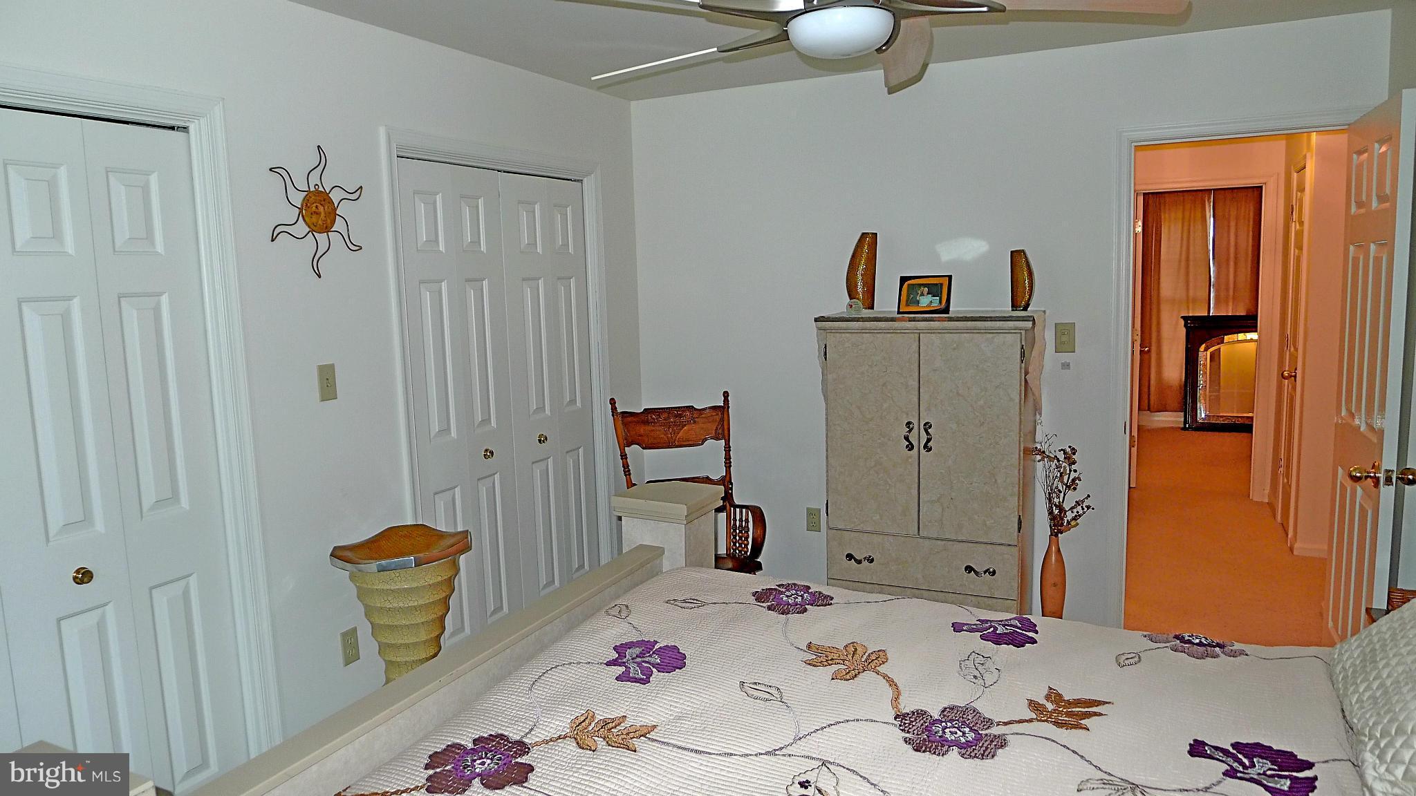 COLONIAL SQUARE - Residential