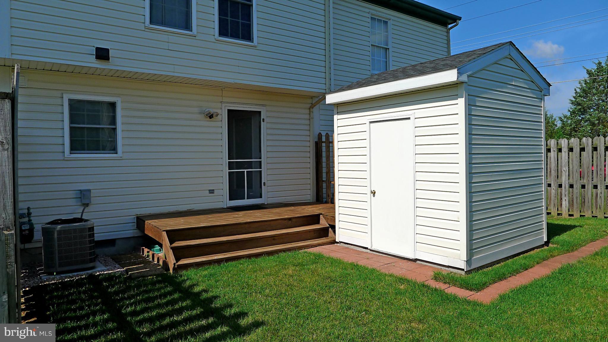 COLONIAL SQUARE - Residential