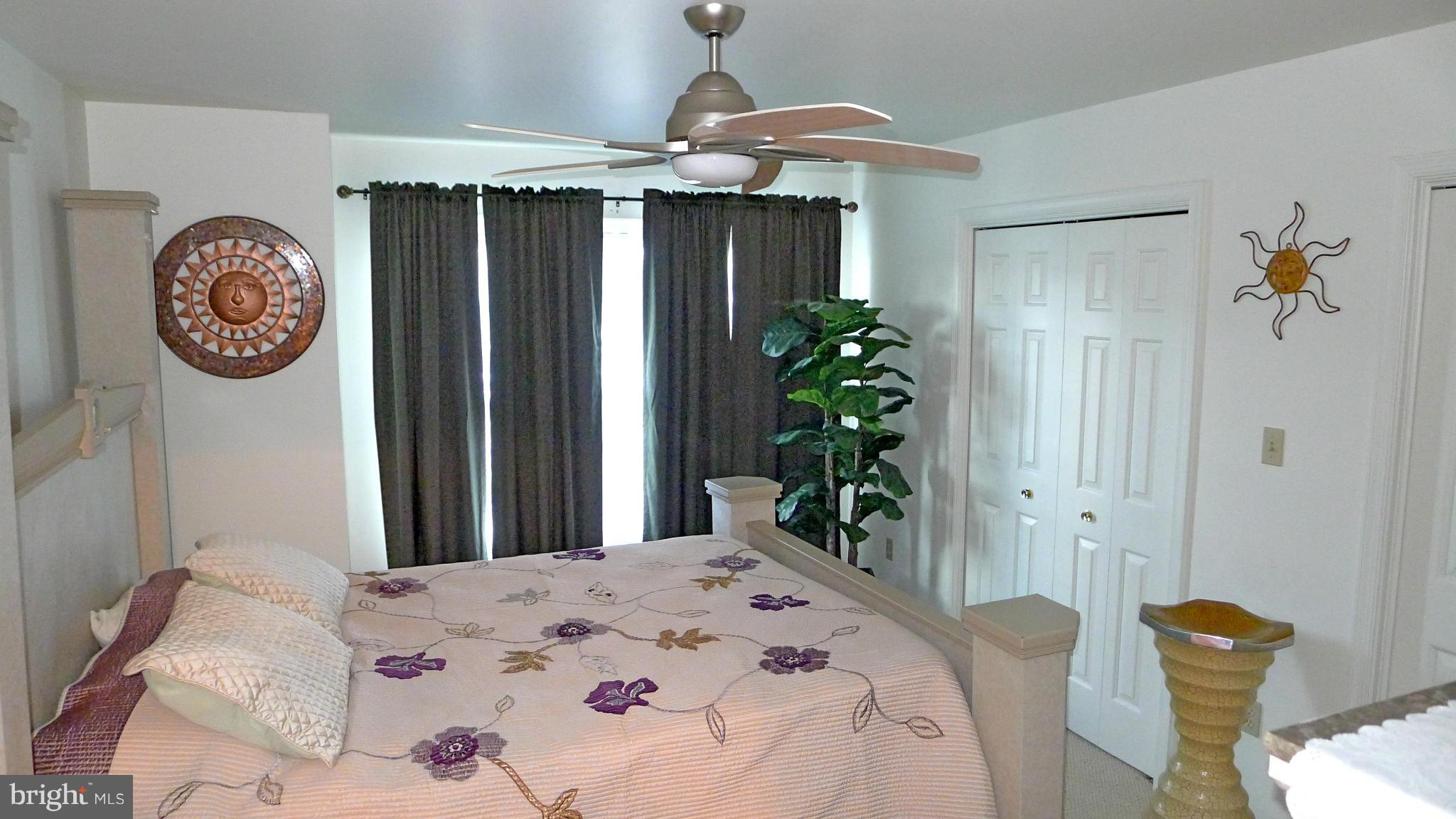 COLONIAL SQUARE - Residential