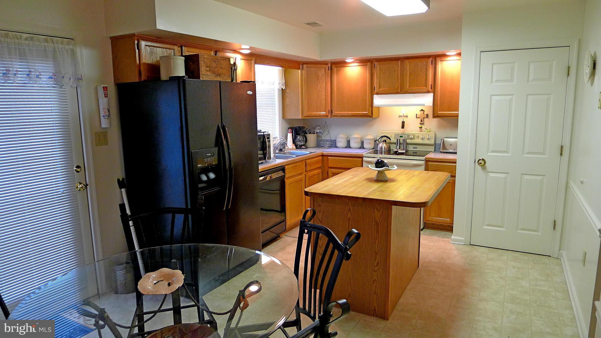 COLONIAL SQUARE - Residential