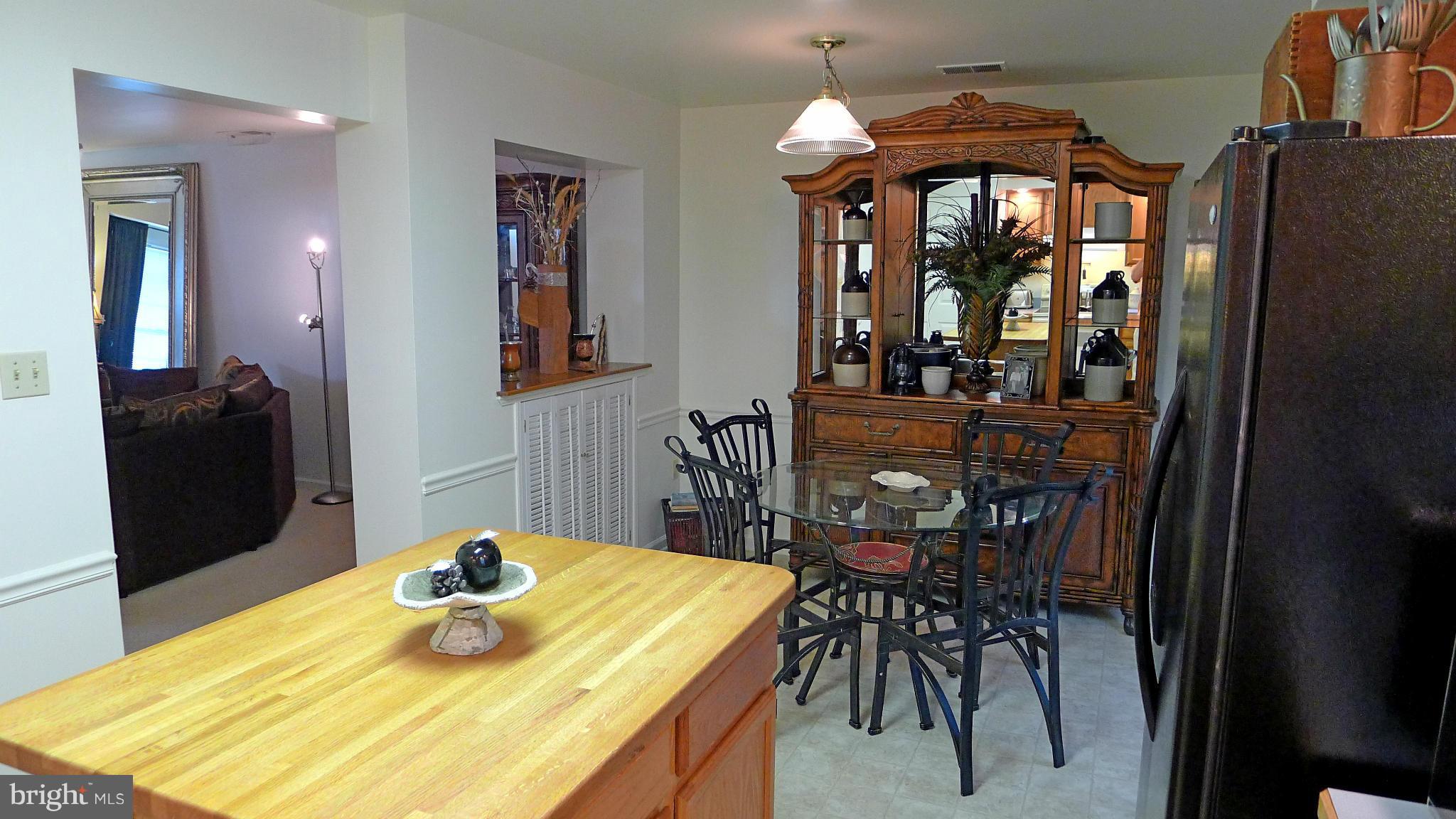 COLONIAL SQUARE - Residential