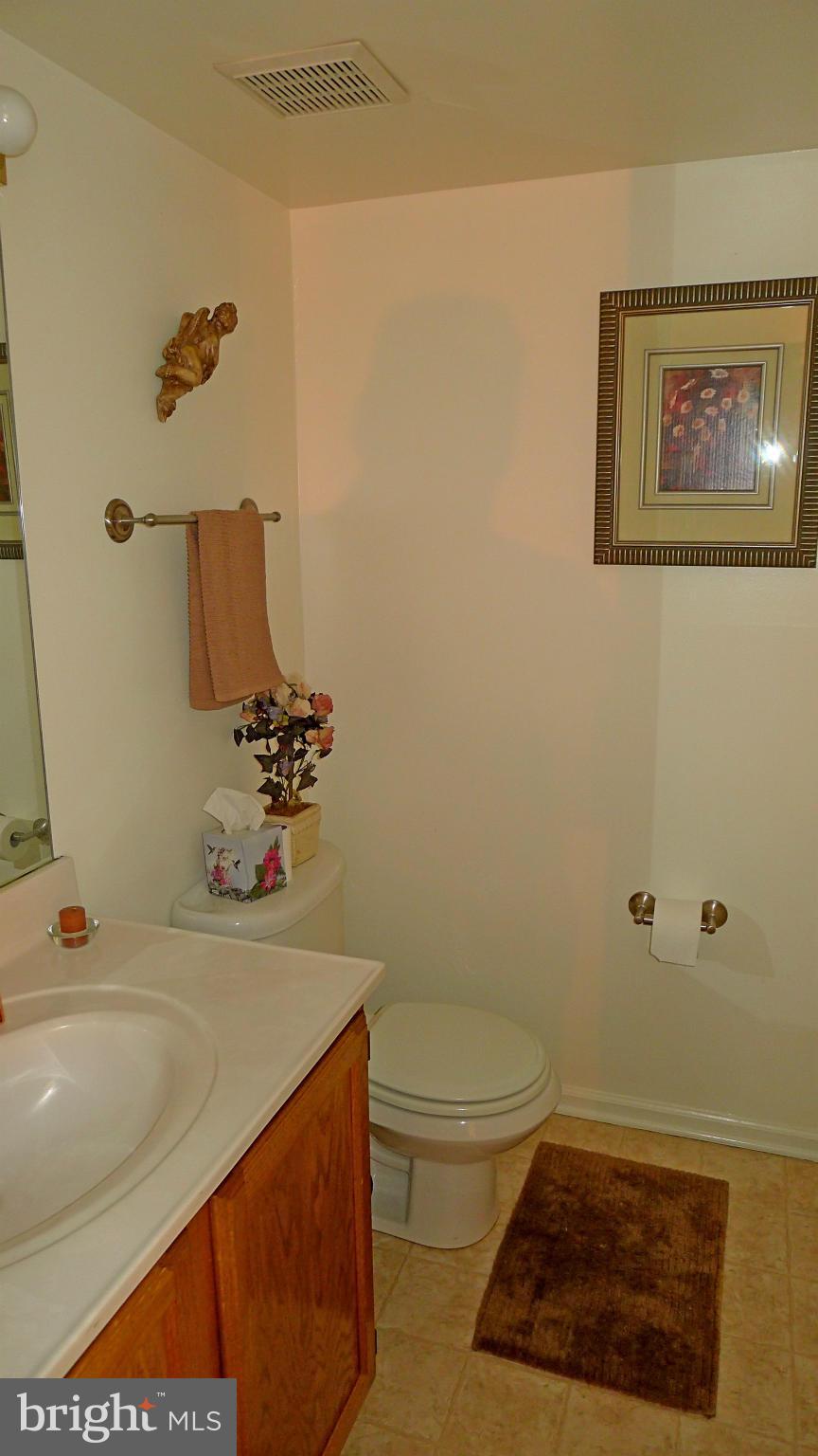 COLONIAL SQUARE - Residential