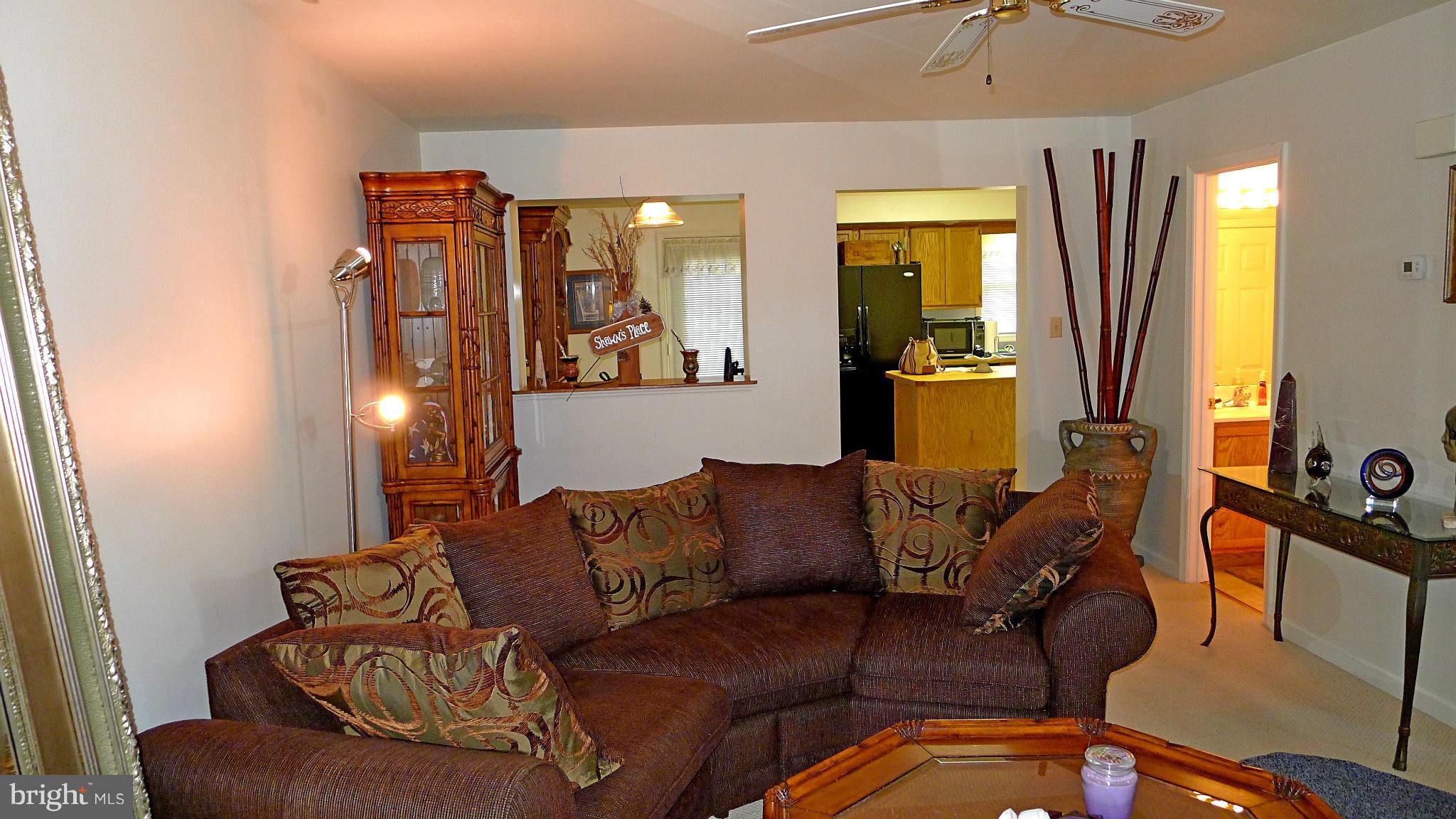 COLONIAL SQUARE - Residential