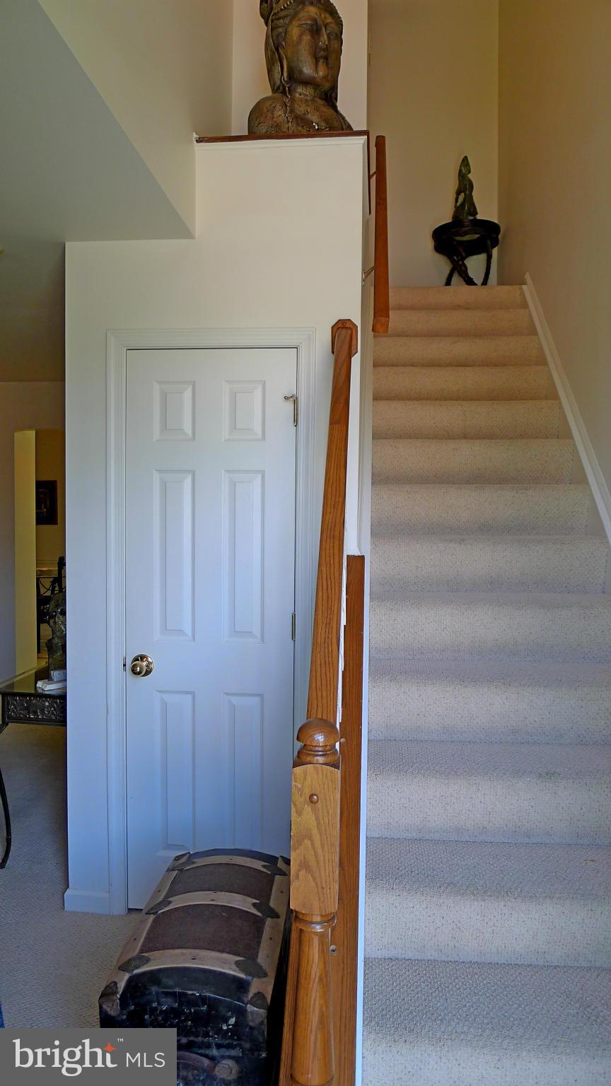 COLONIAL SQUARE - Residential