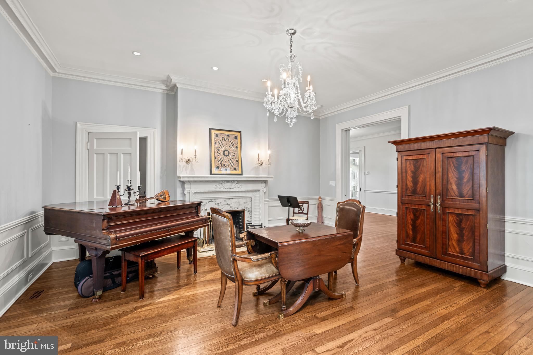 ROLAND PARK - Residential