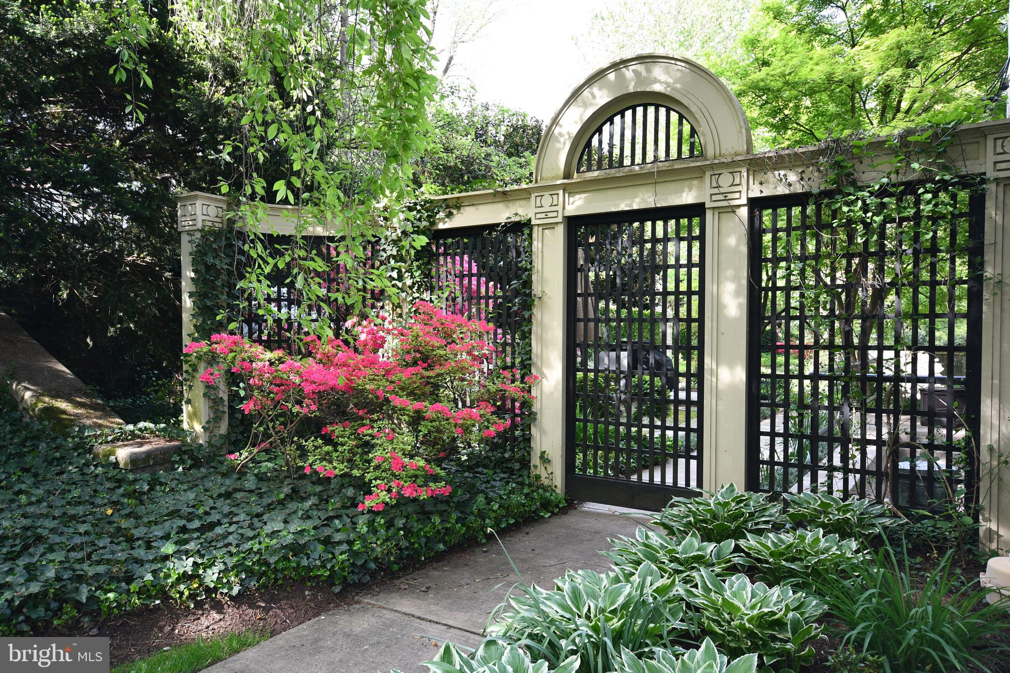 ROLAND PARK - Residential