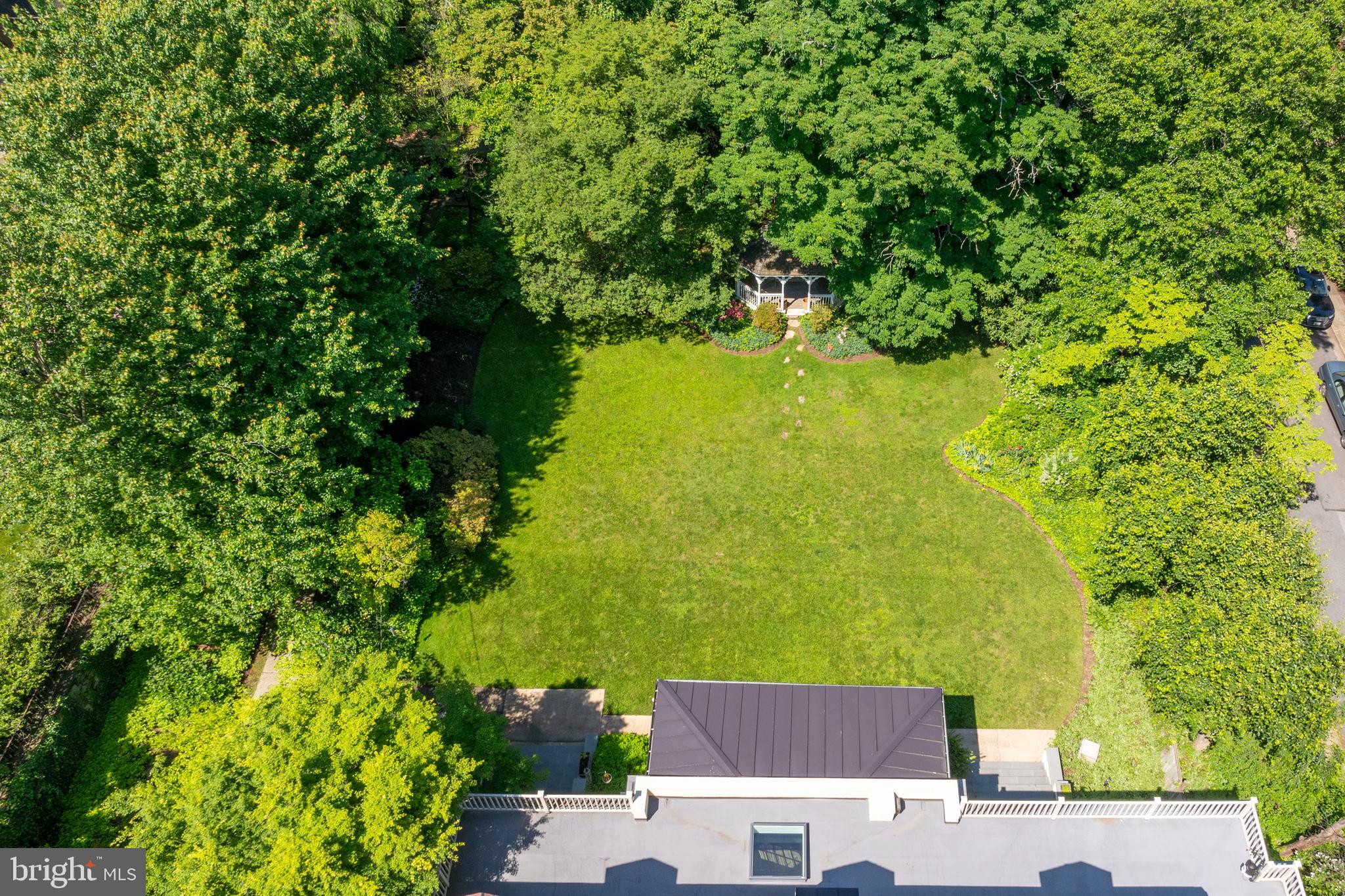 ROLAND PARK - Residential