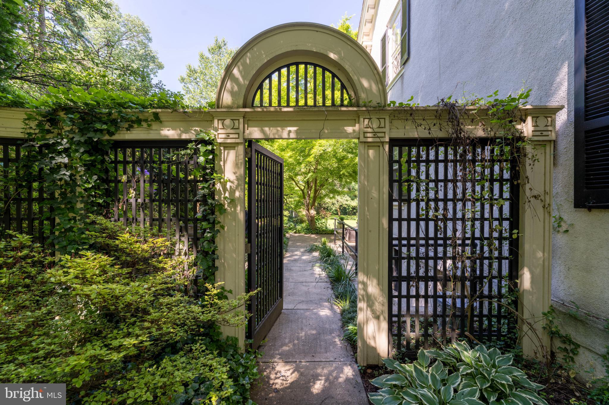 ROLAND PARK - Residential