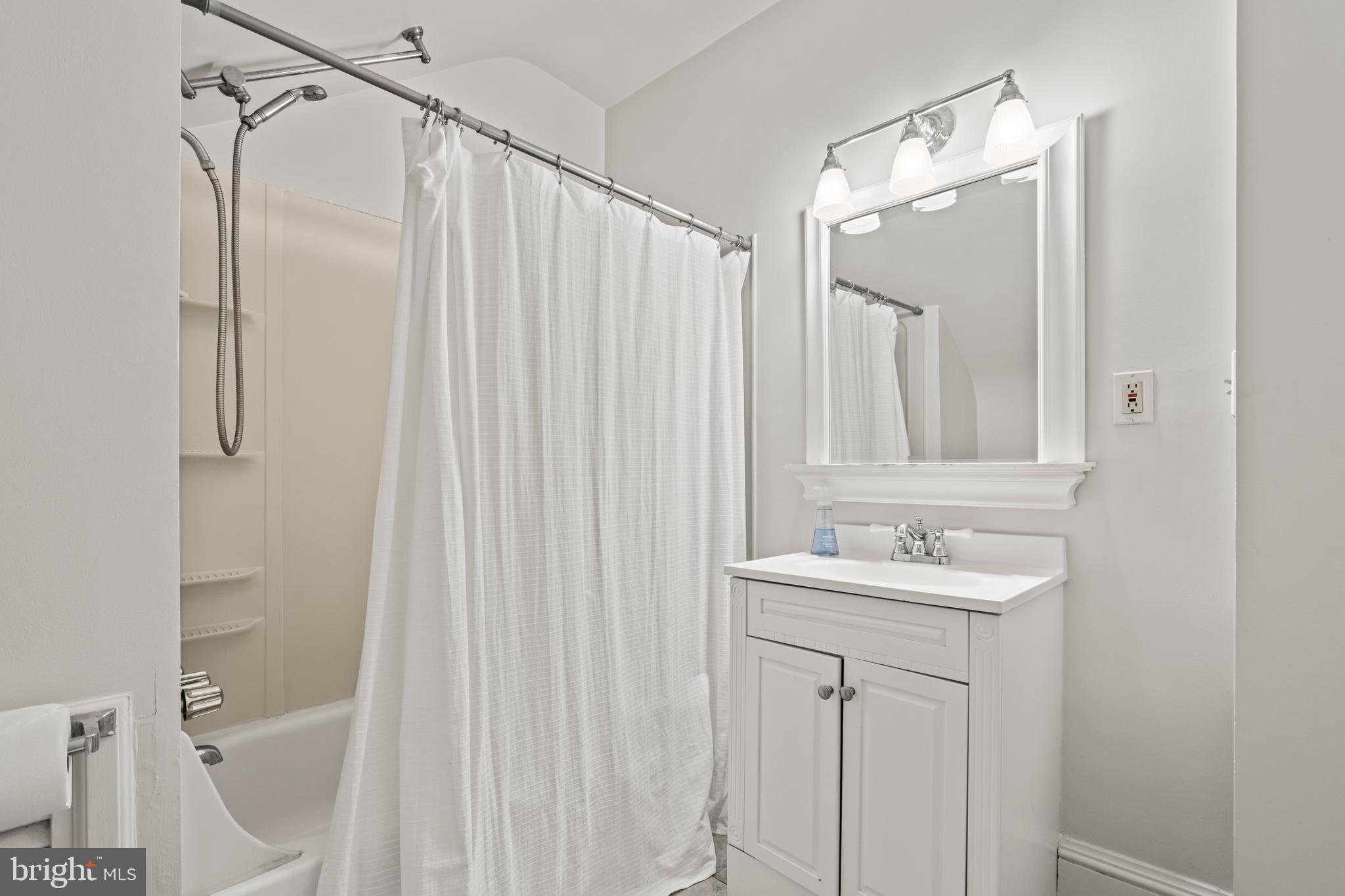 ROLAND PARK - Residential