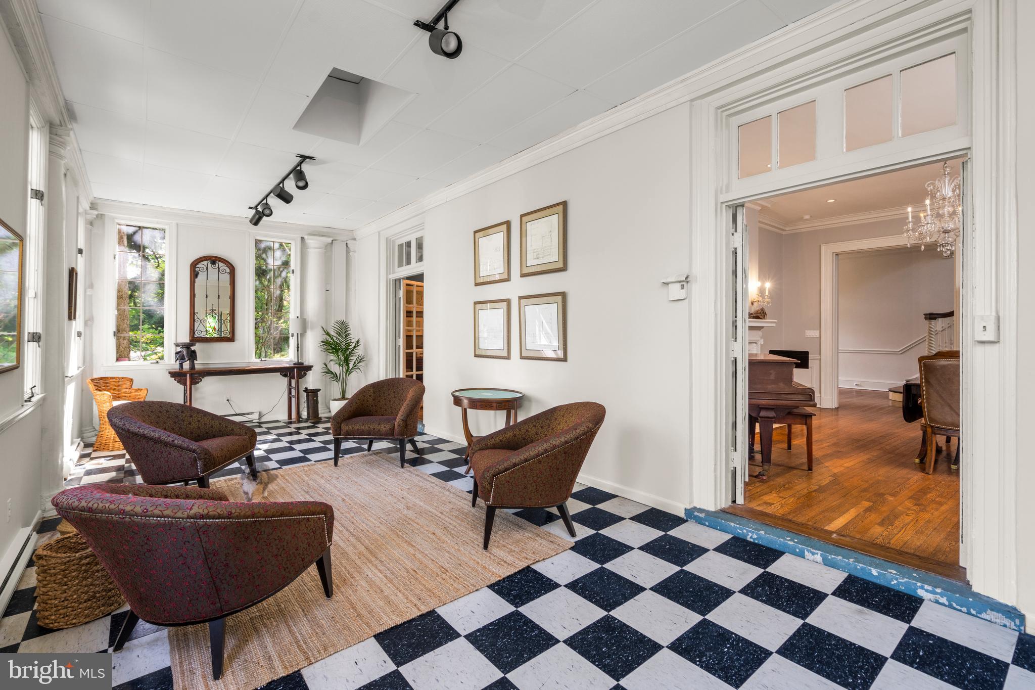 ROLAND PARK - Residential