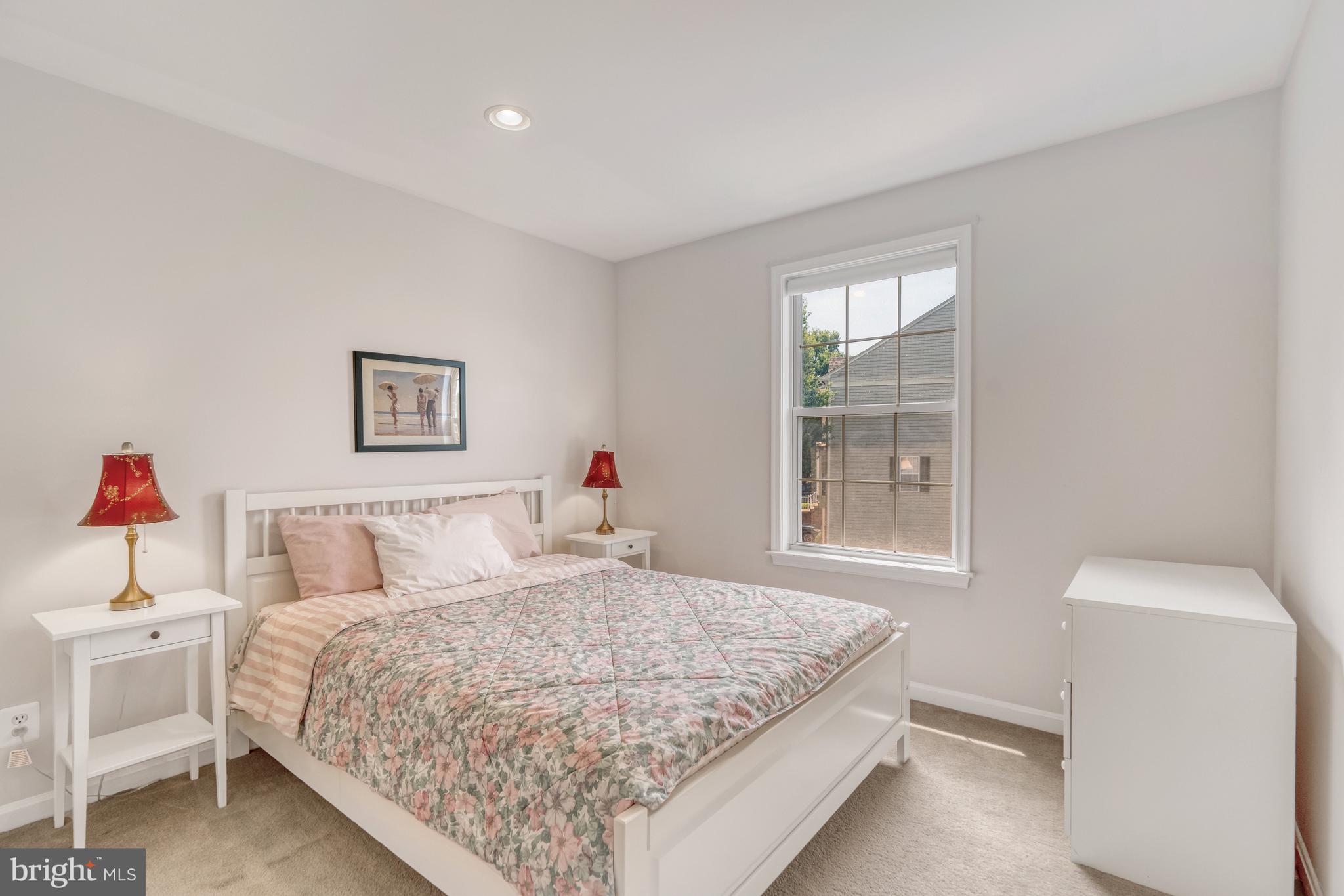 LOWES ISLAND/CASCADES - Residential