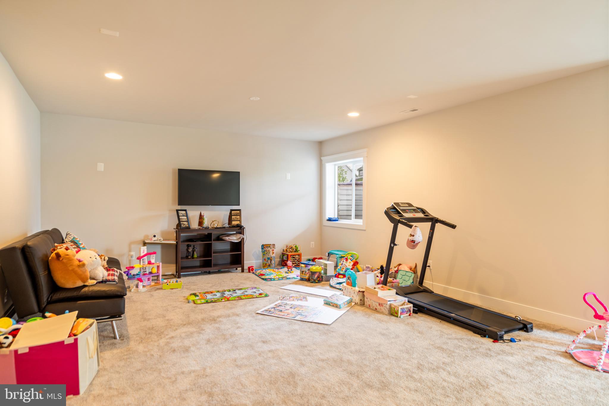 UNKNOWN - Residential Lease