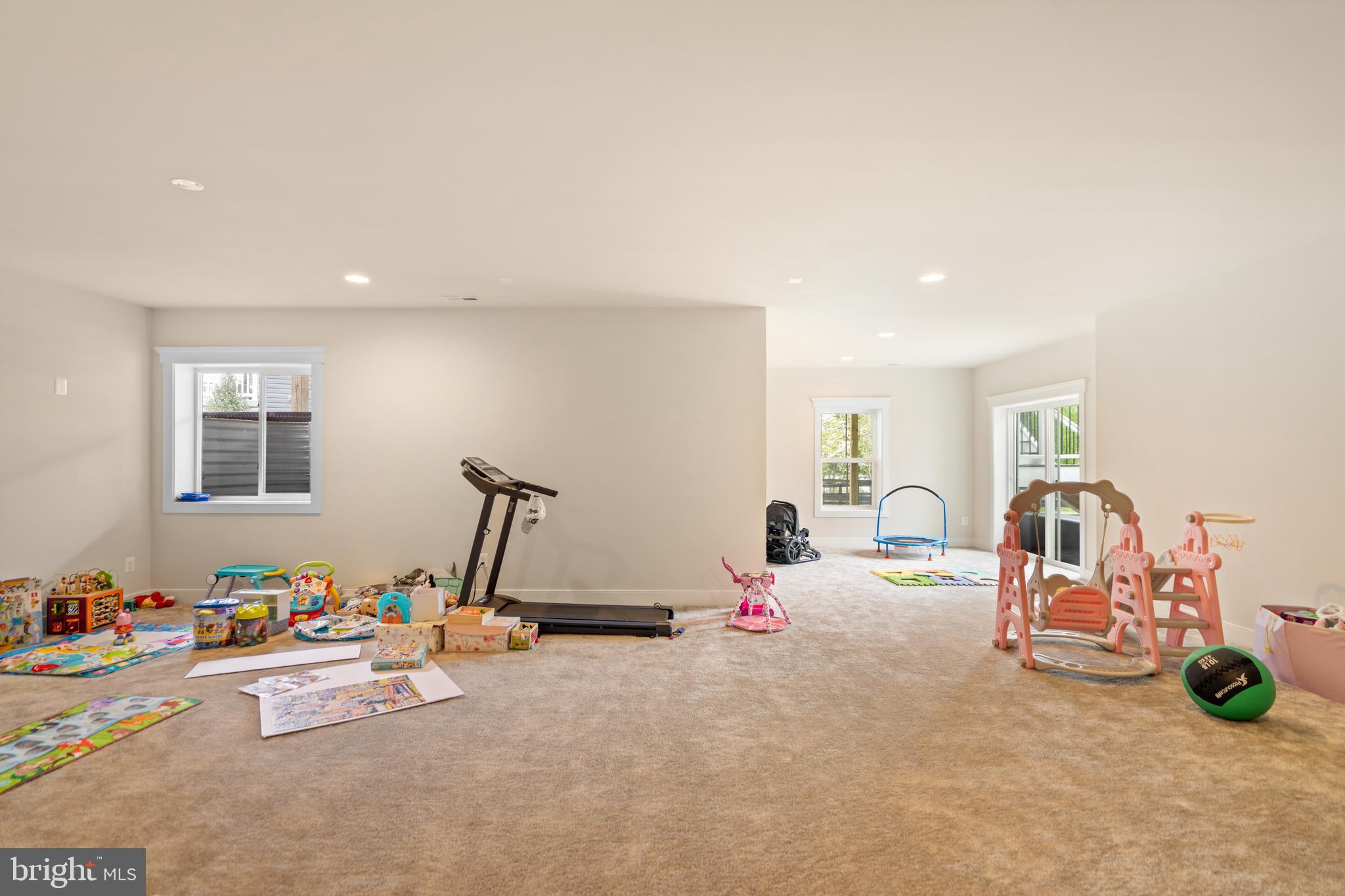 UNKNOWN - Residential Lease