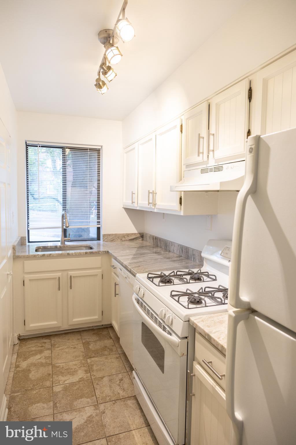 3815 NW DAVIS PLACE NW 1