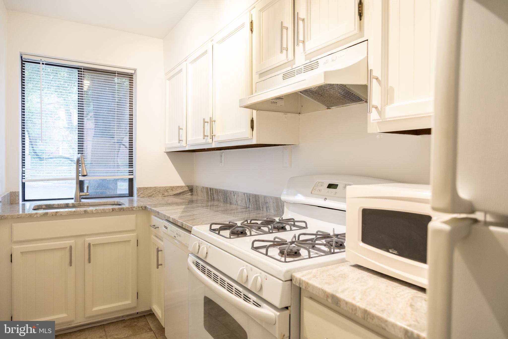 3815 NW DAVIS PLACE NW 1