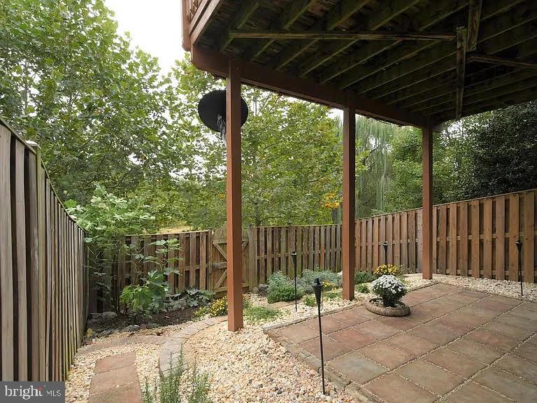 LOUDOUN PARKWAY CENTER - Residential Lease