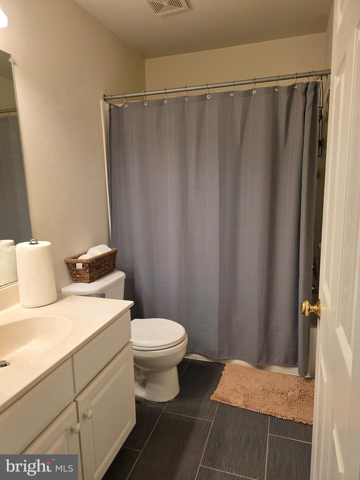 LOUDOUN PARKWAY CENTER - Residential Lease