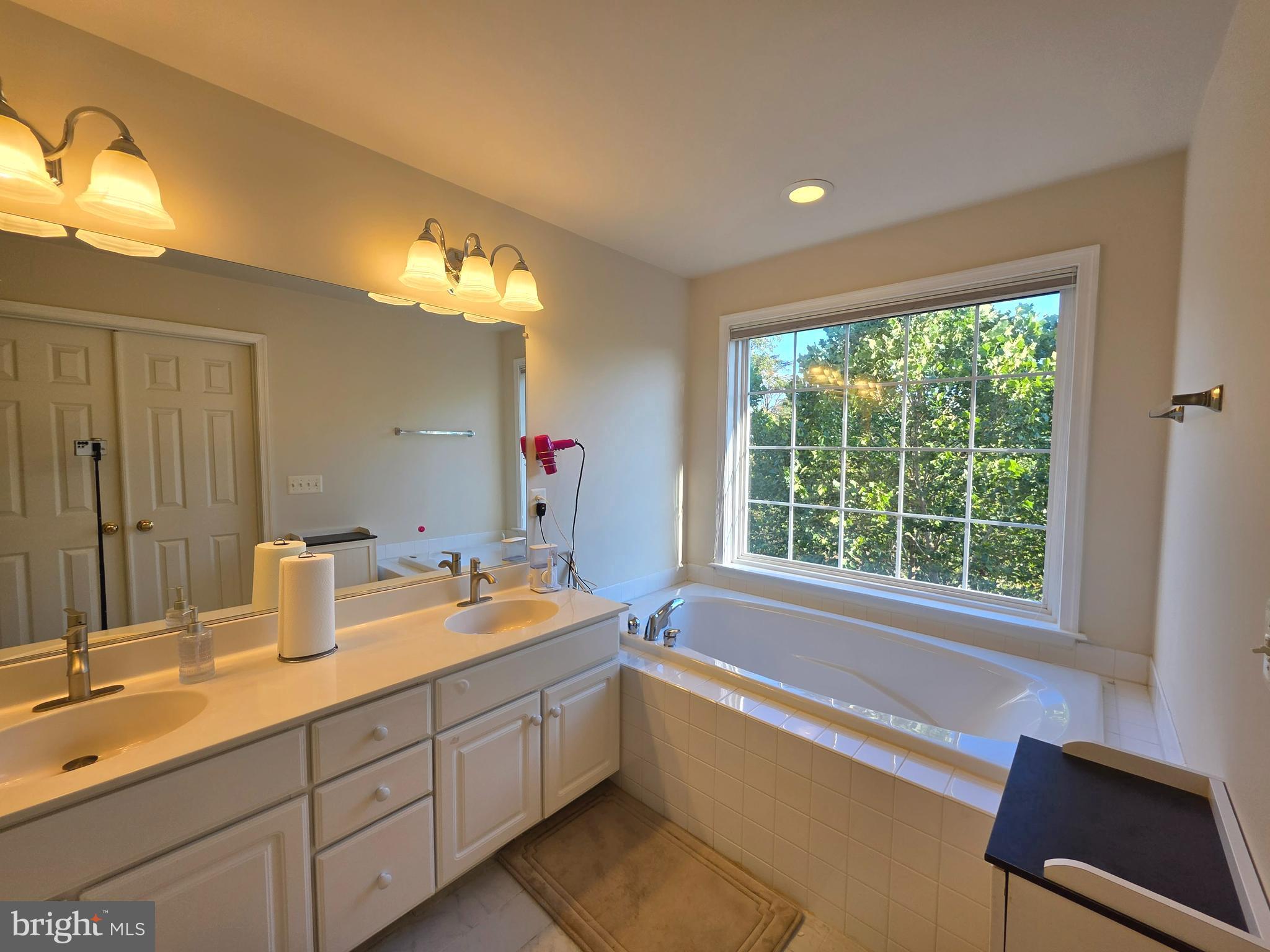 LOUDOUN PARKWAY CENTER - Residential Lease