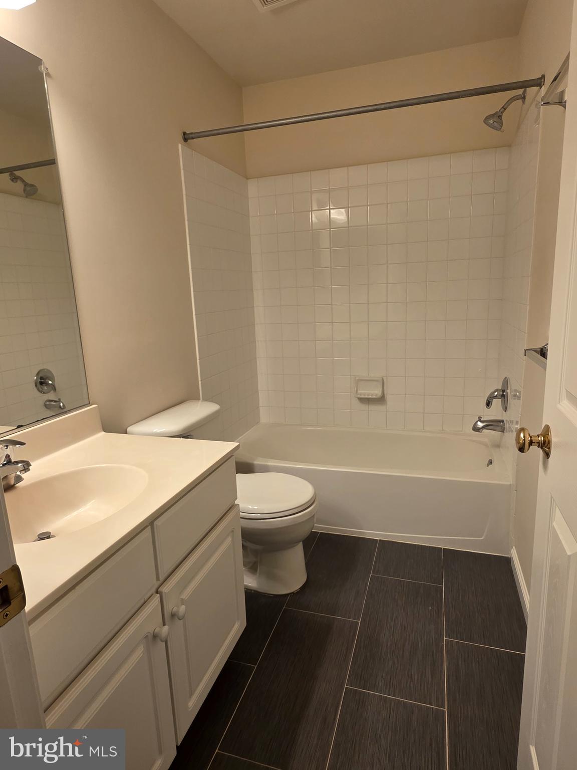 LOUDOUN PARKWAY CENTER - Residential Lease