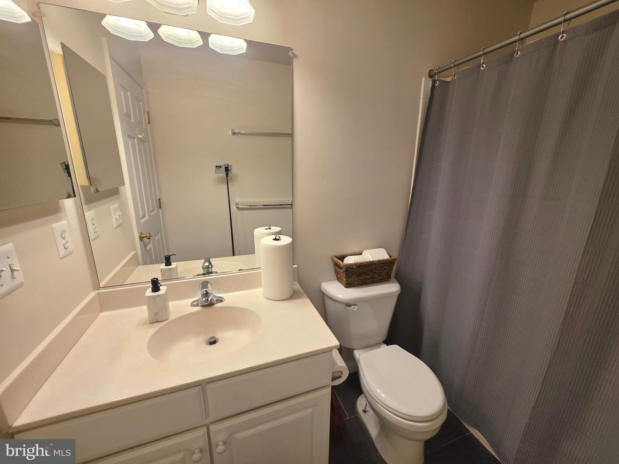 LOUDOUN PARKWAY CENTER - Residential Lease