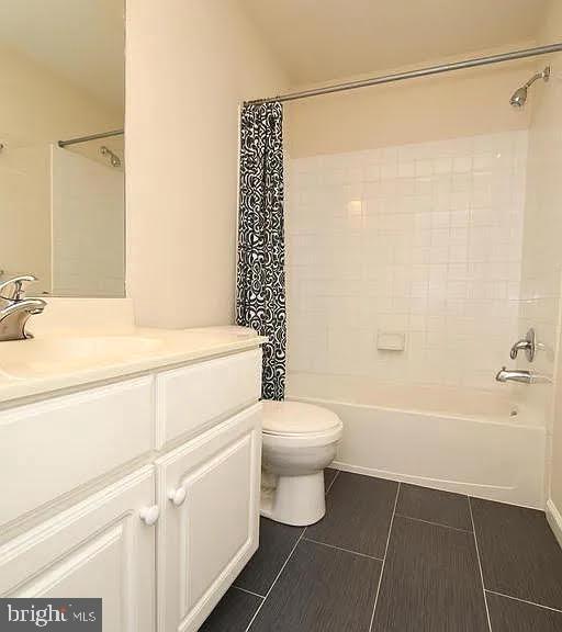 LOUDOUN PARKWAY CENTER - Residential Lease