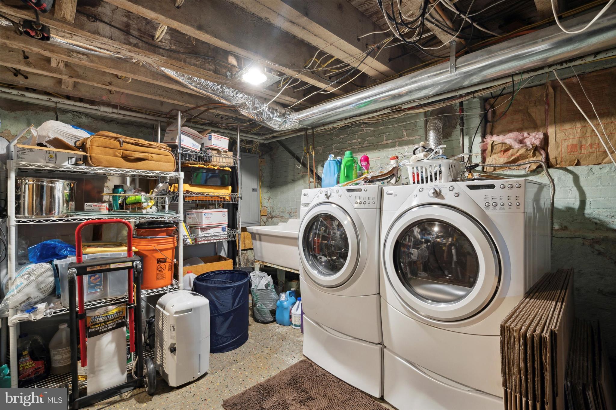 GIRARD ESTATES - Residential