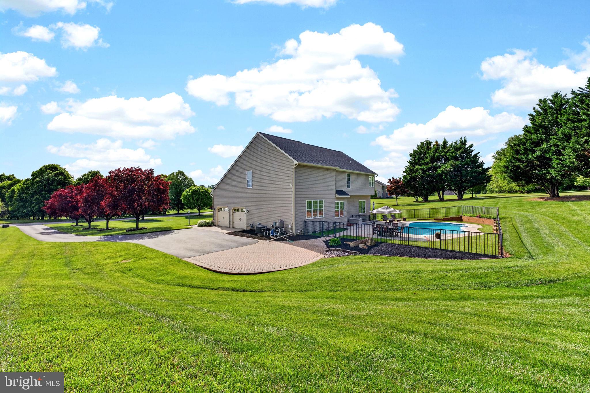 MAXA MEADOWS - Residential