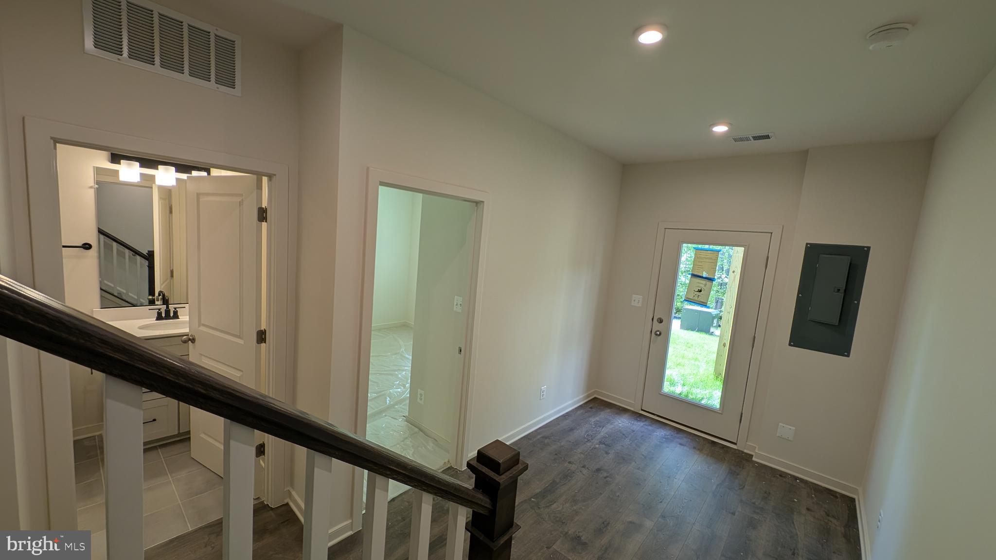 DALE WOODS - Residential Lease