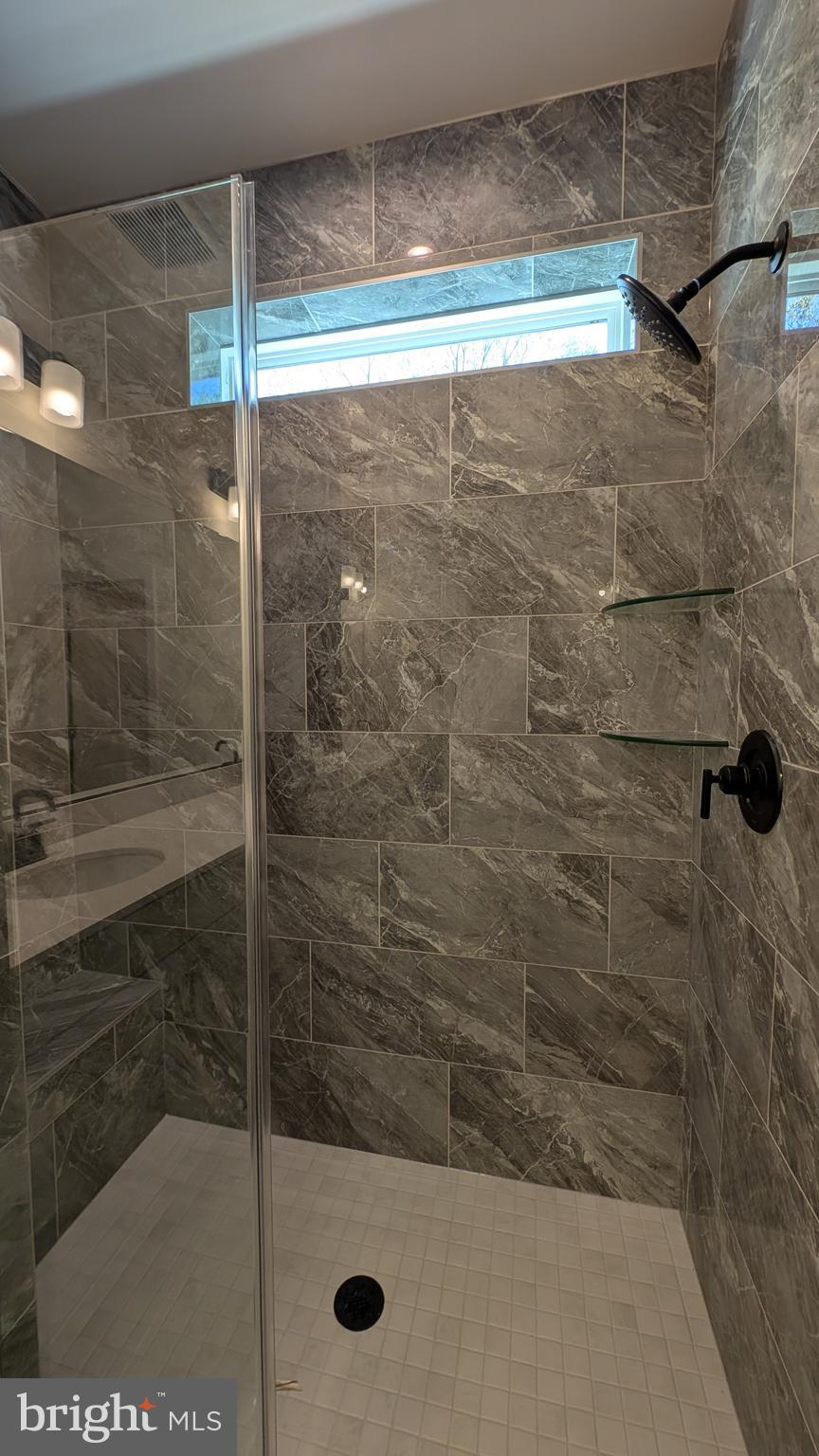 DALE WOODS - Residential Lease