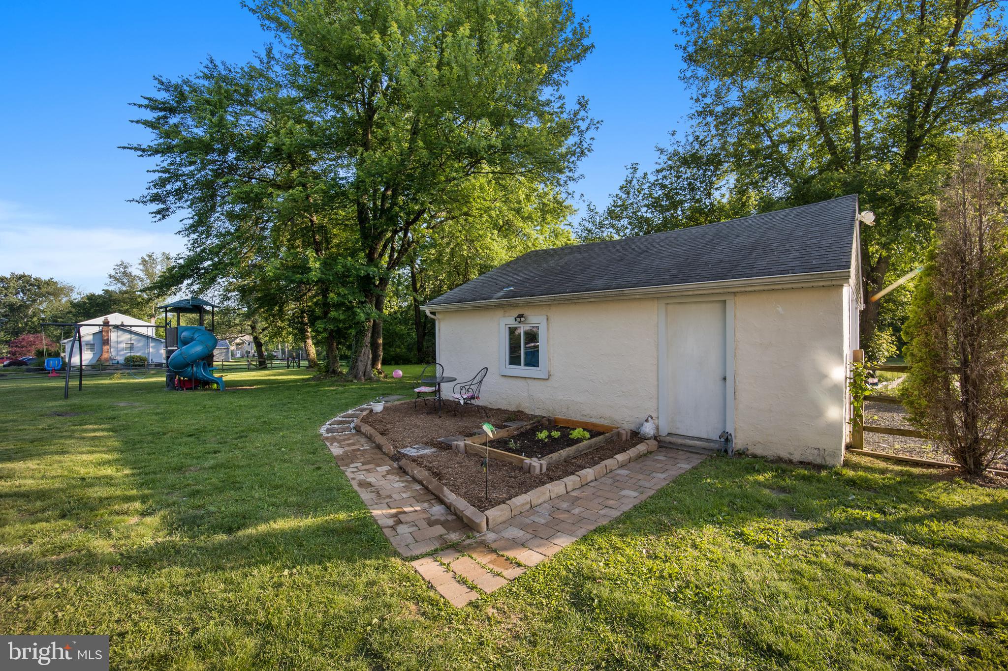 PEBBLE HILL - Residential