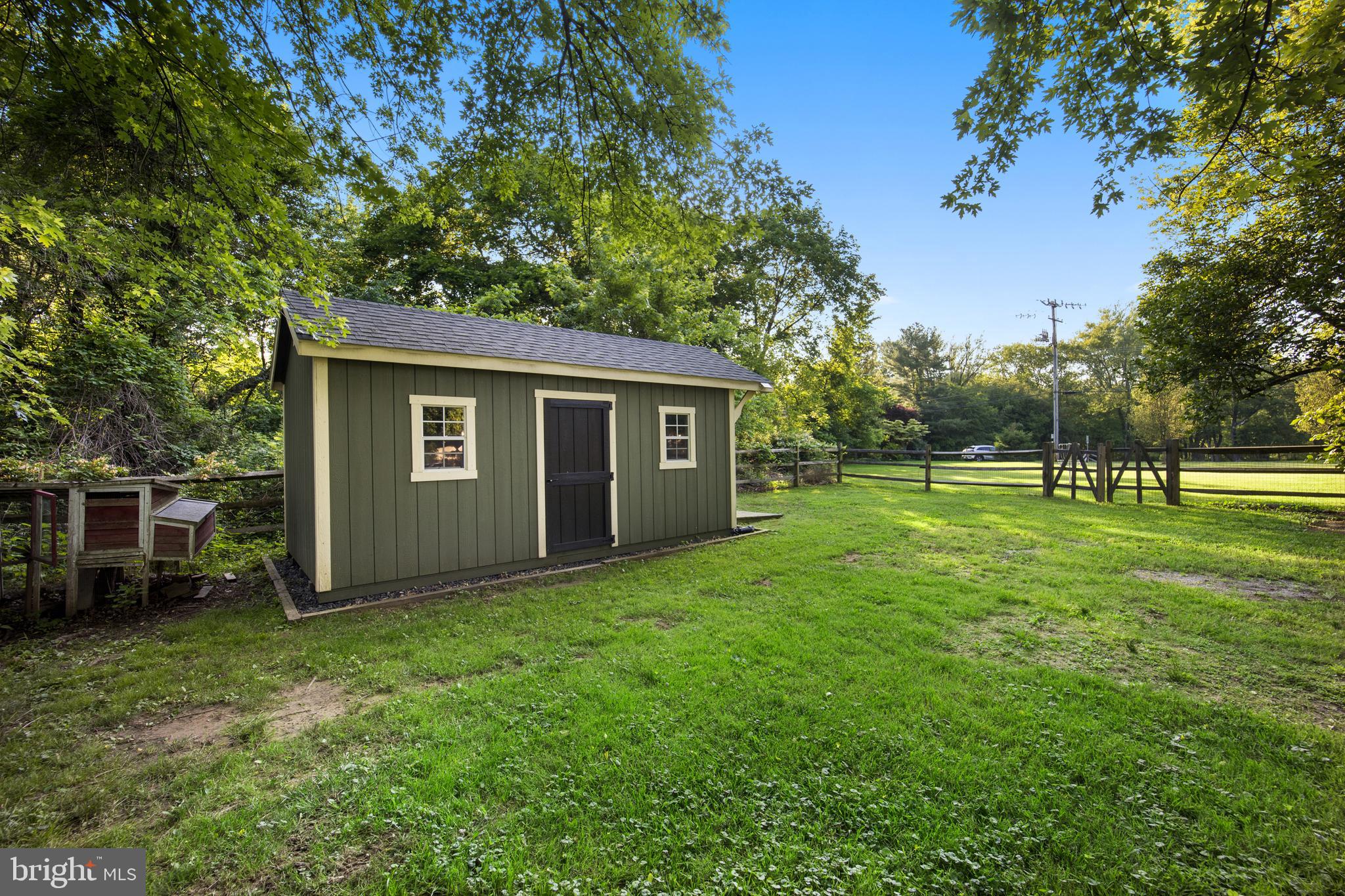 PEBBLE HILL - Residential