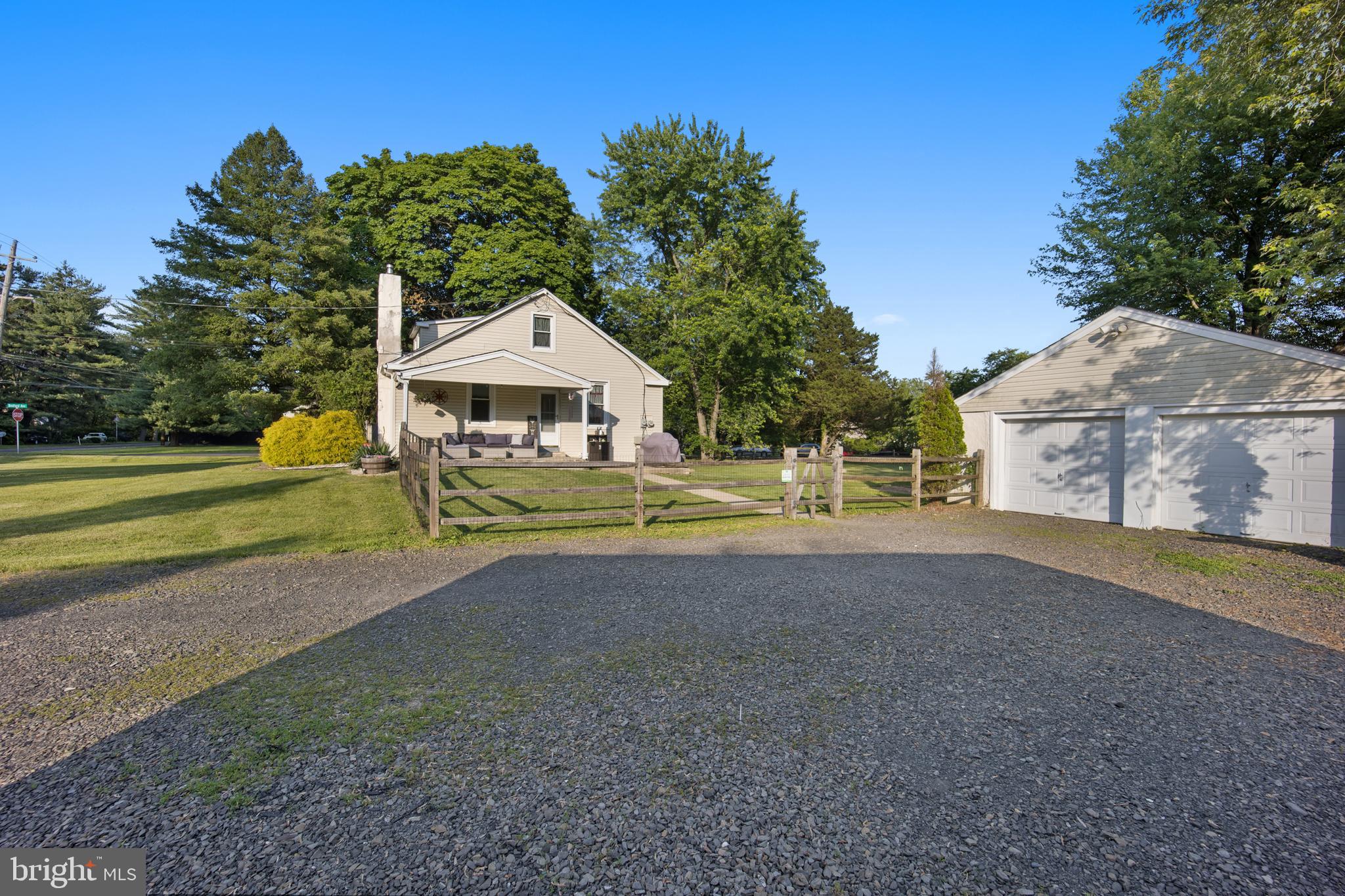 PEBBLE HILL - Residential