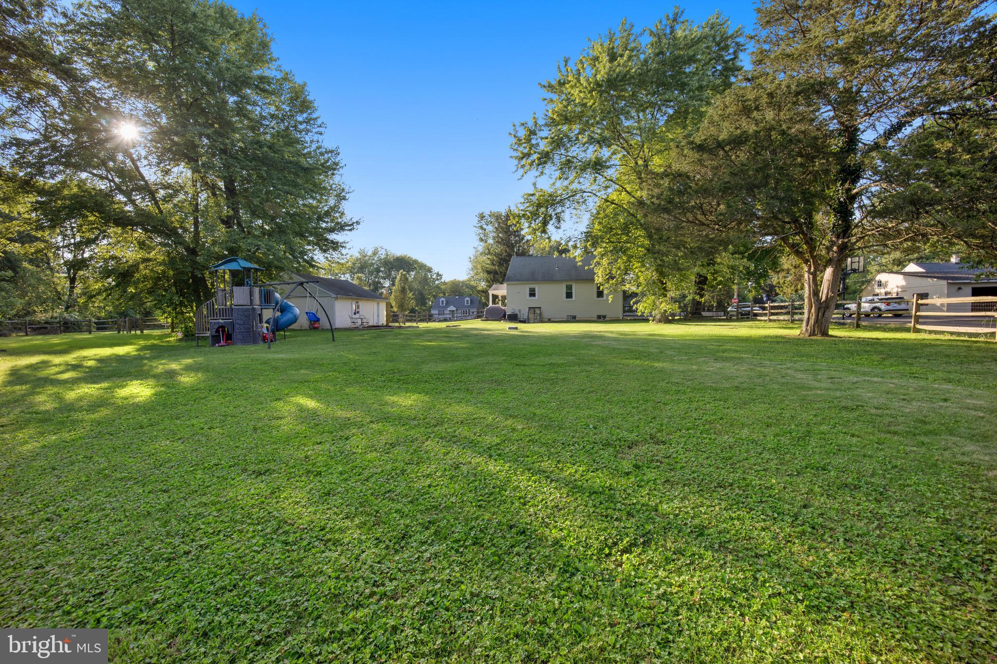 PEBBLE HILL - Residential