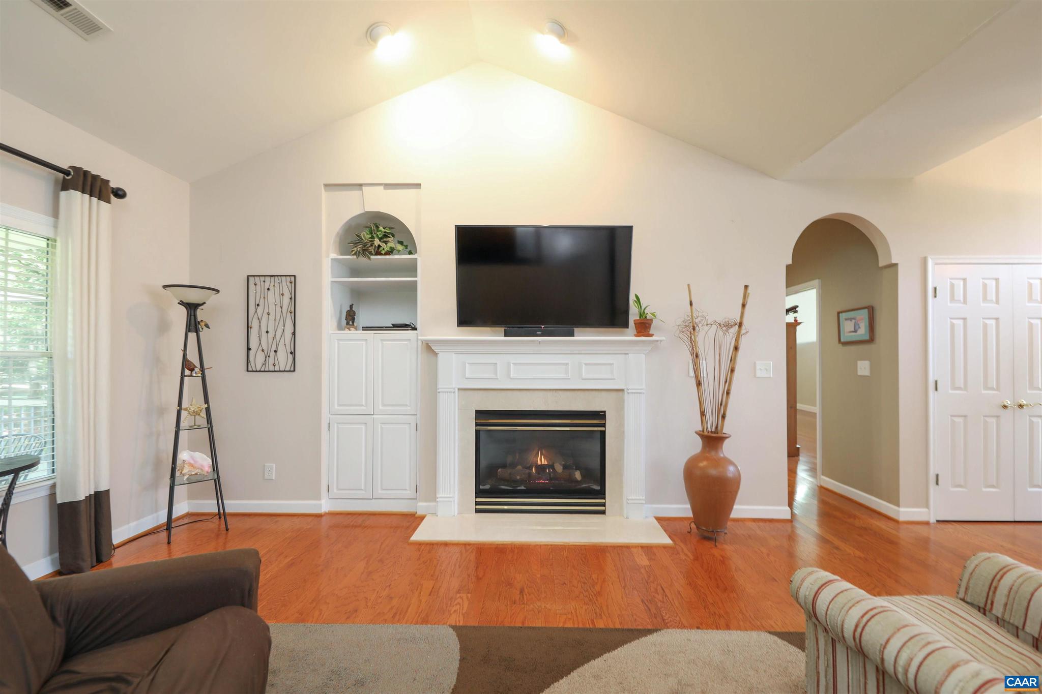 515 BROADLEAF WAY