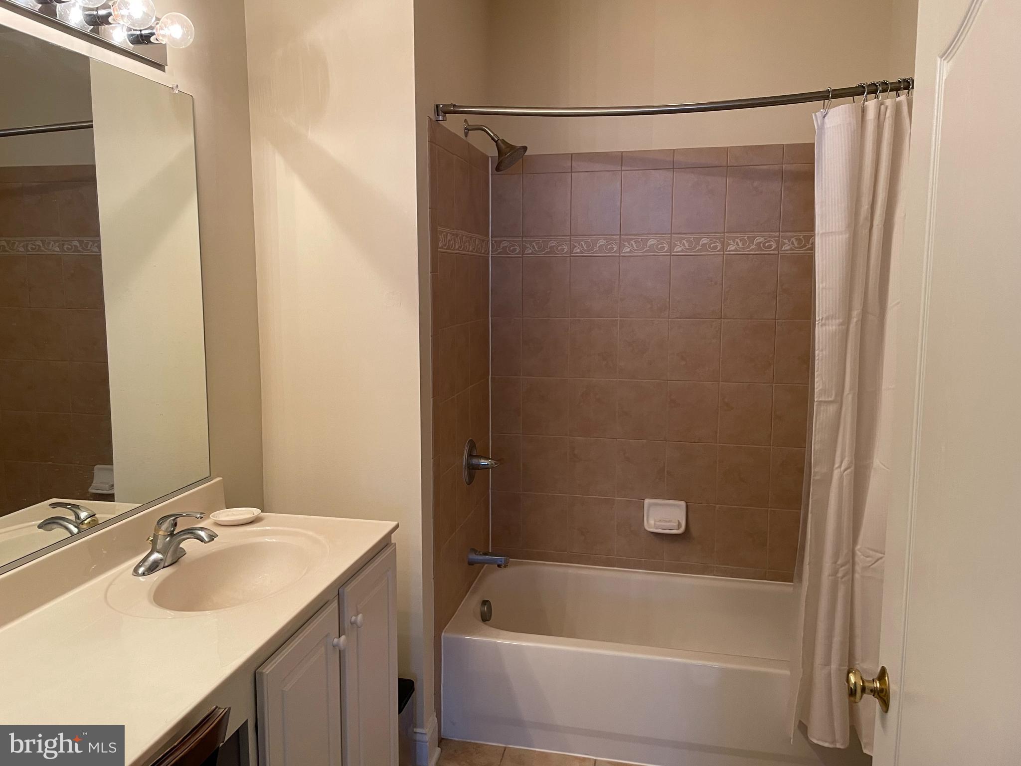 RIVER HILL - Residential