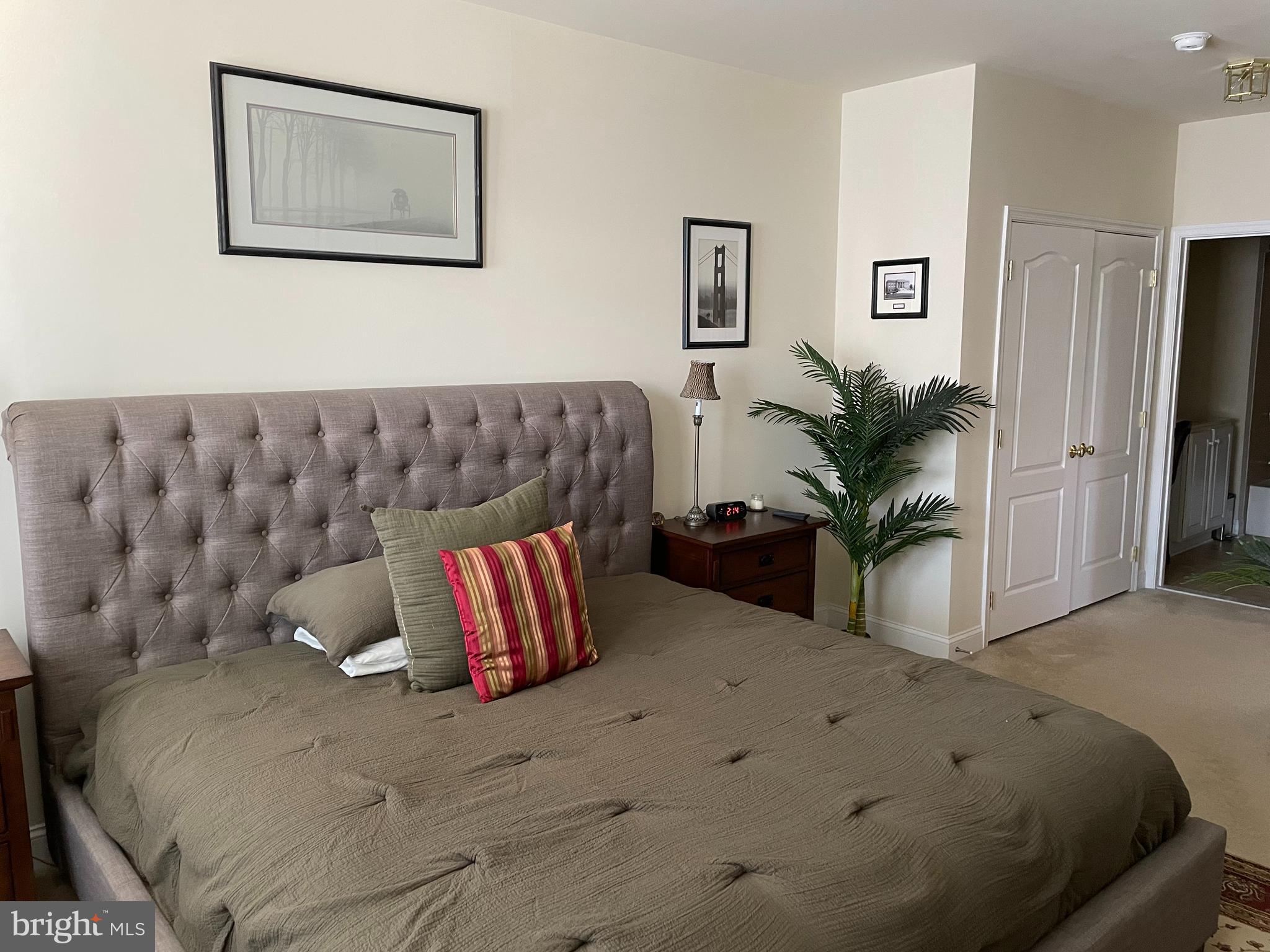 RIVER HILL - Residential