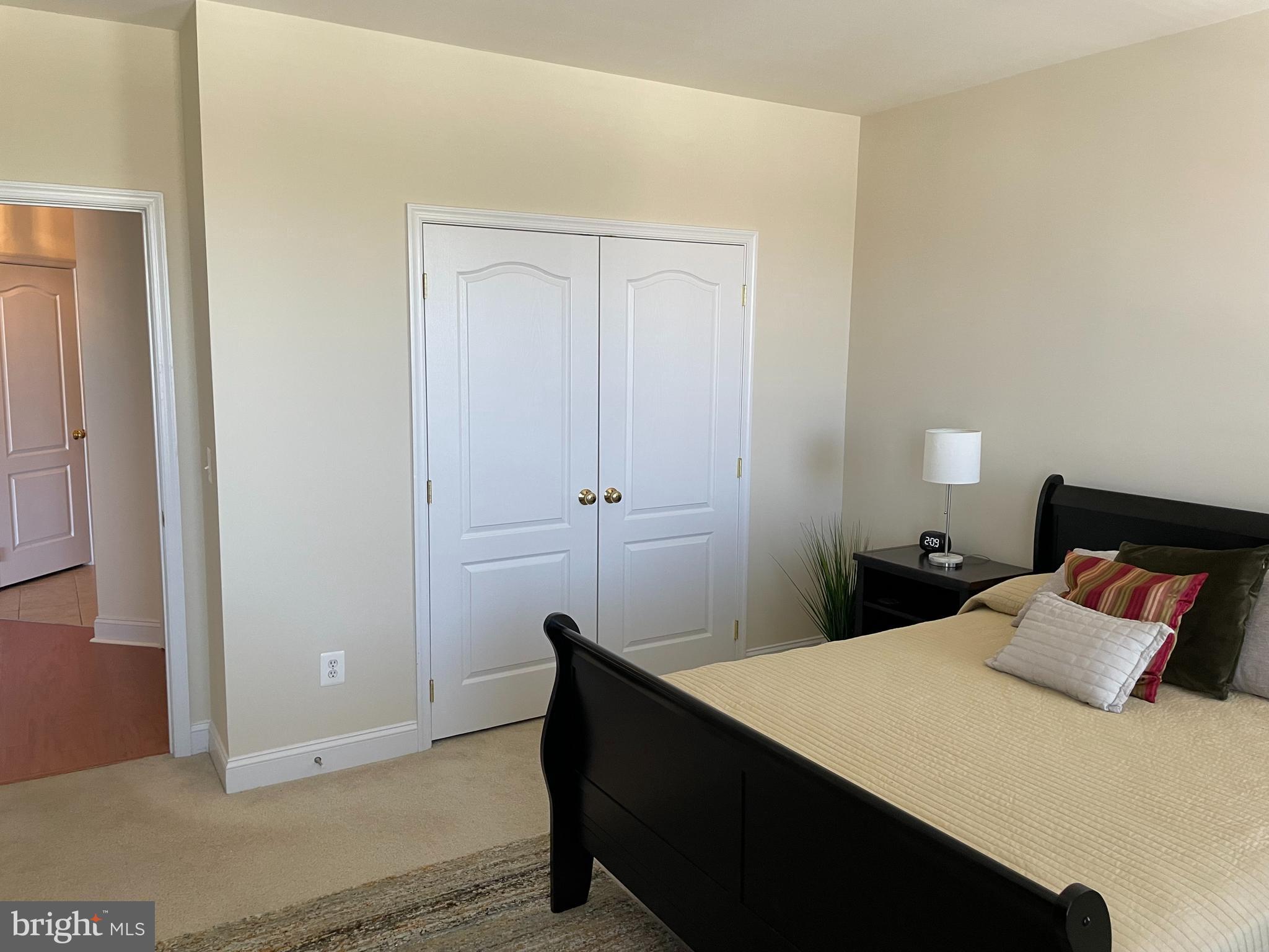 RIVER HILL - Residential