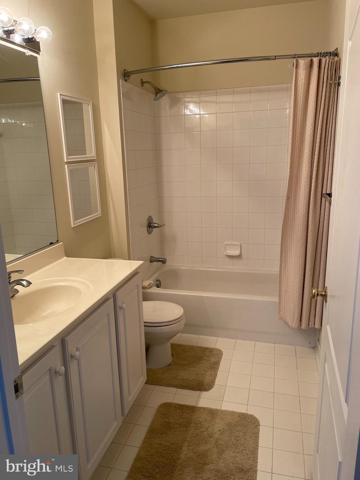 RIVER HILL - Residential