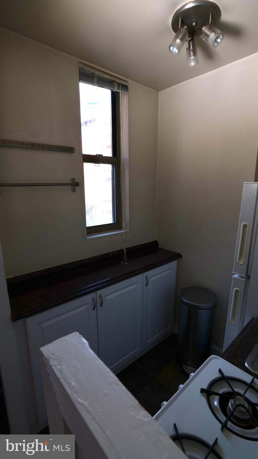 RIVER PLACE WEST - Residential Lease