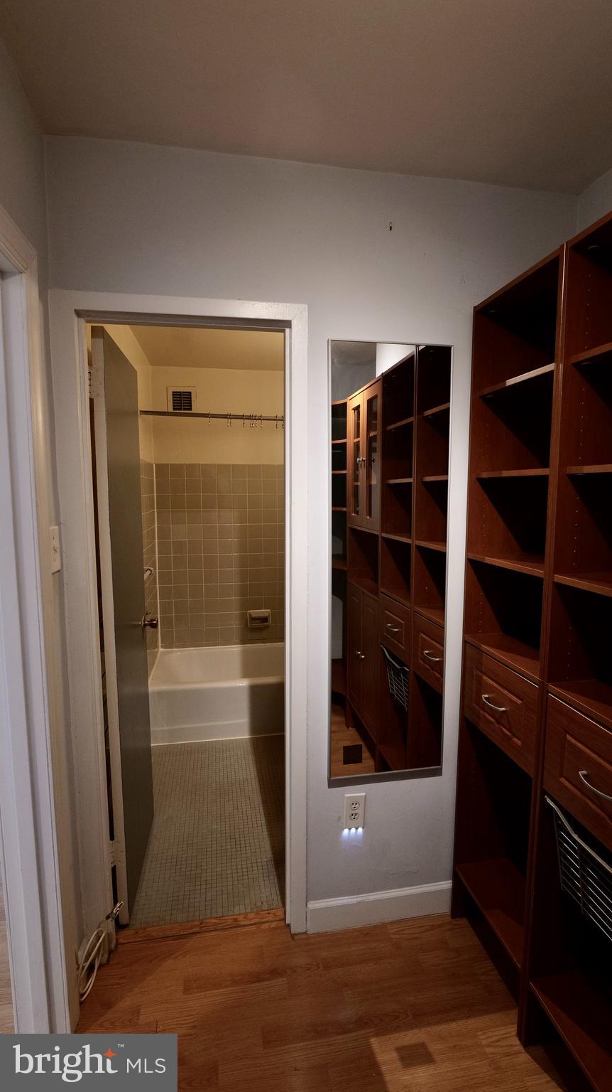 RIVER PLACE WEST - Residential Lease