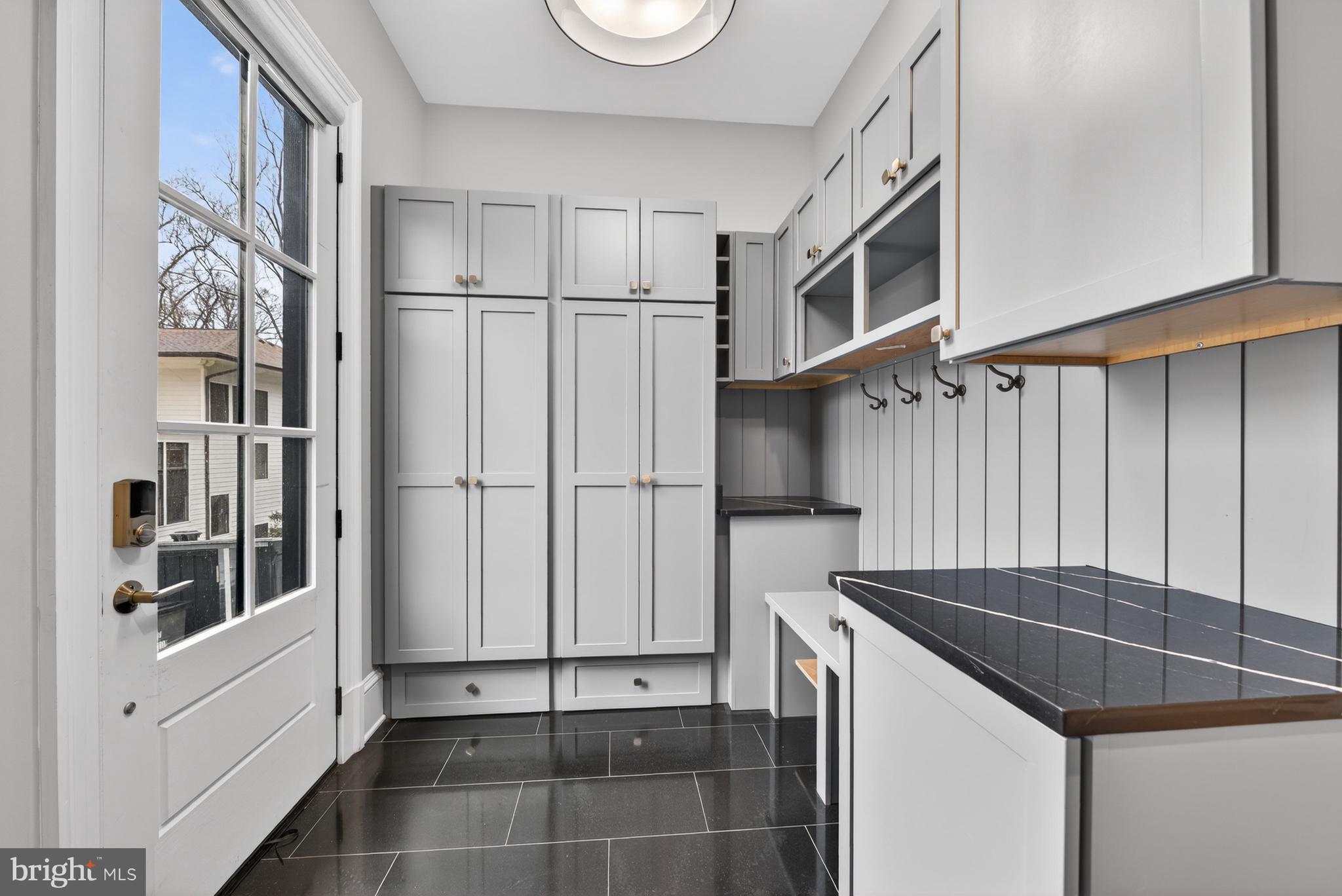 RIVER OAKS - Residential