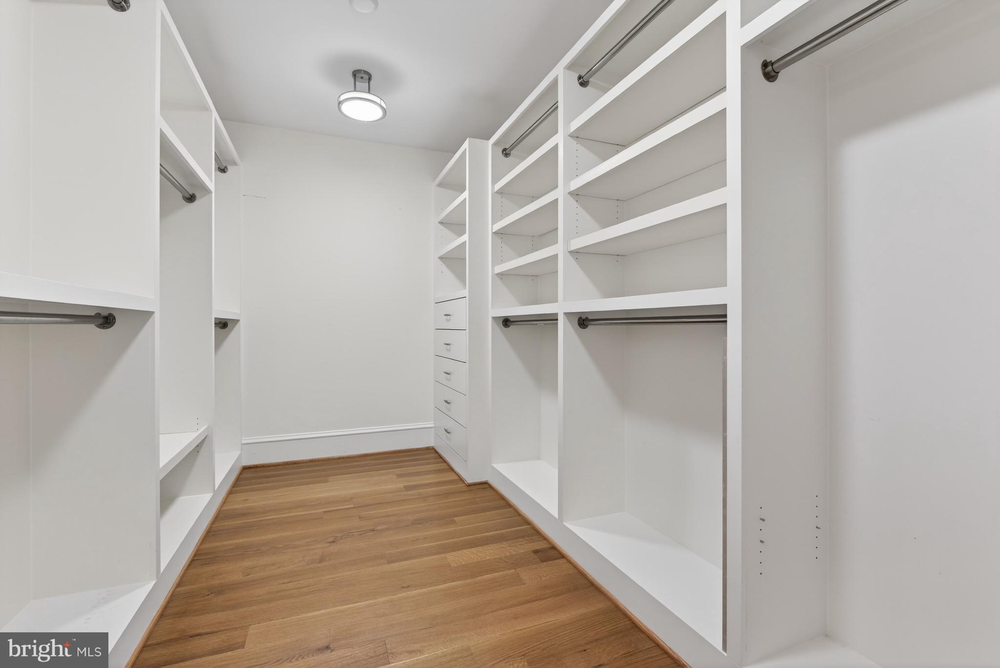 RIVER OAKS - Residential