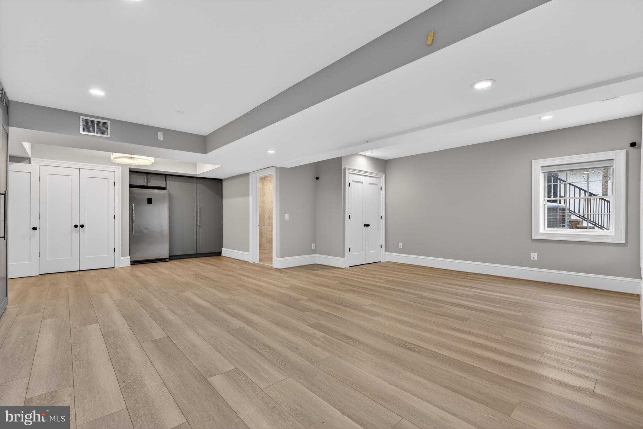 RIVER OAKS - Residential