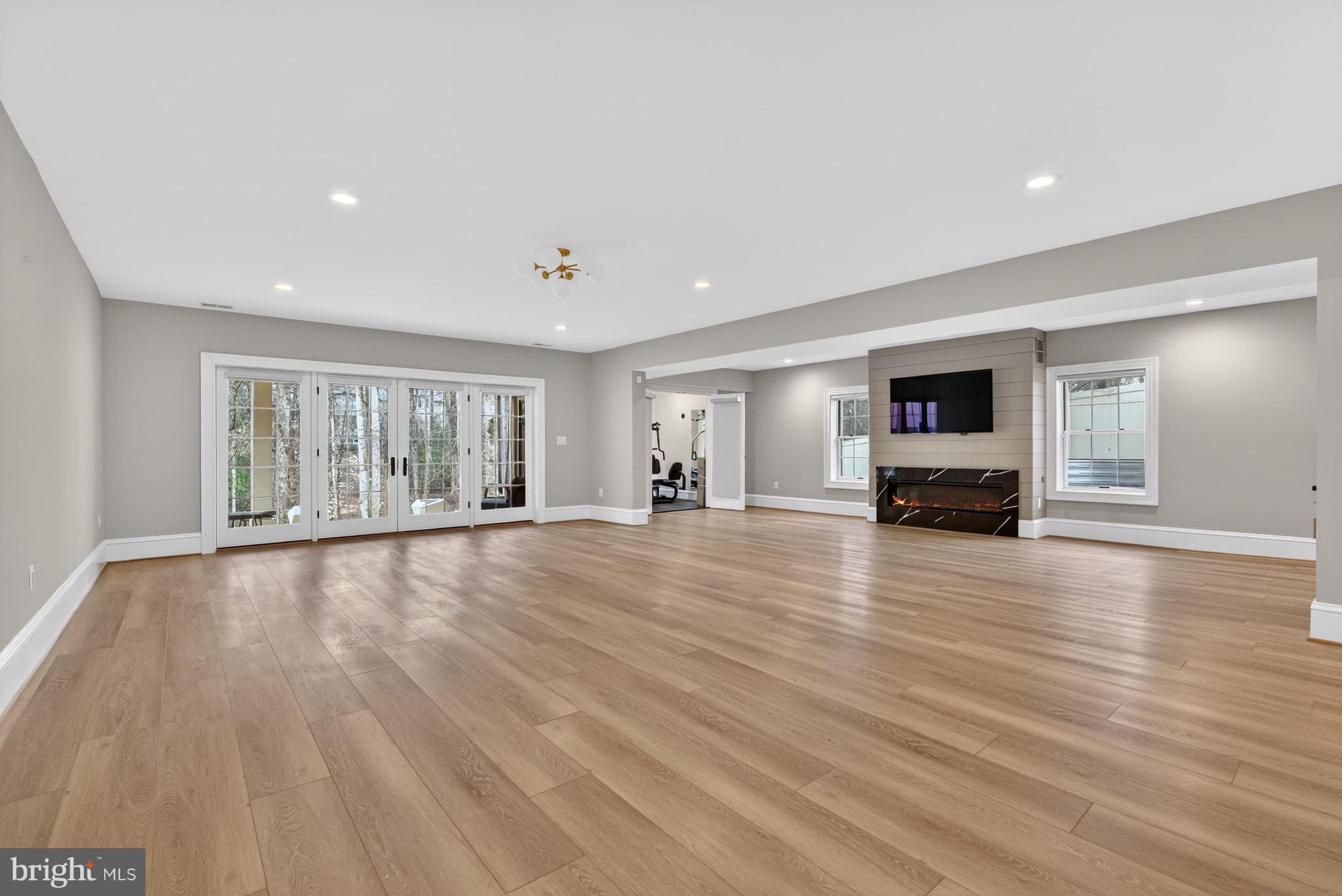 RIVER OAKS - Residential