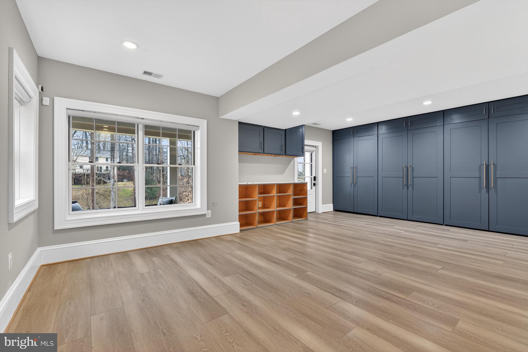 RIVER OAKS - Residential